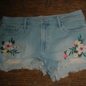 HOLLISTER Sequins Stitch Floral High Rise Shorts 15